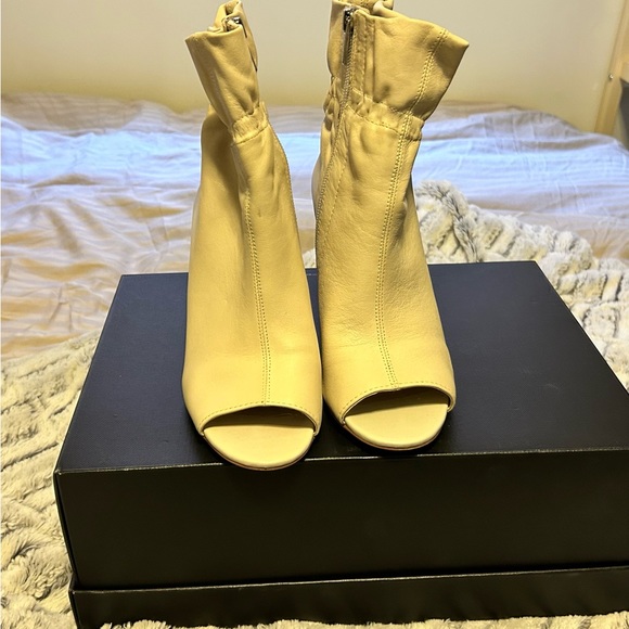 Ankle boots. Zipper on the side. Great condition, like new. Great for Spring - Picture 2 of 4